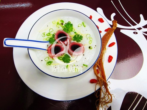  Cháo cao hồng sâm Hàn Quốc là món ăn có giá trị dinh dưỡng cao, có tác dụng tốt trong việc điều trị các chứng bệnh cảm mạo